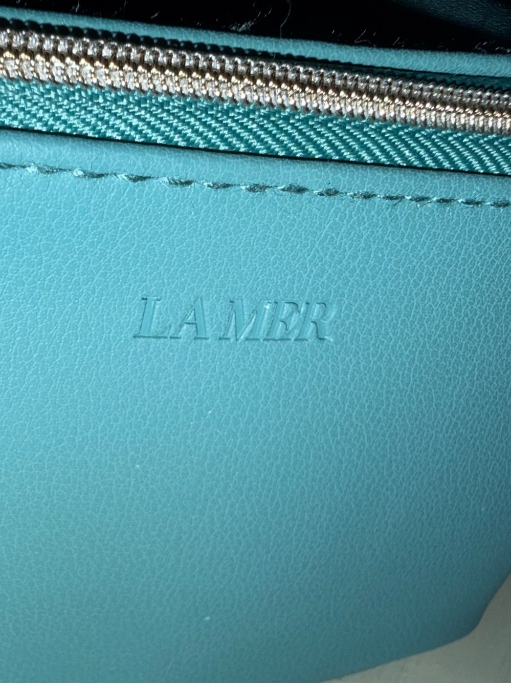 La Mer Blue Makeup Bag, Including 5 Piece La Mer Makeups - Picture 10 of 11